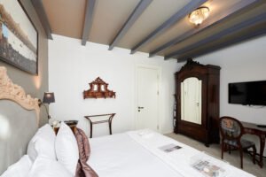 Beyoglu best hotels, Faik Pasha Apartments, beyoglu boutique hotel, beyoglu design hotel, istanbul small hotels, beyoglu family hotels, beyoglu small hotels, бутик-отель, семейный отель, дизайн, апартаменты, бронирование, отзывы, уют, 2025